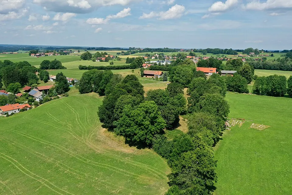 Bild: Lothur · CC0 Burgstall bei Burgstall (Wessobrunn)