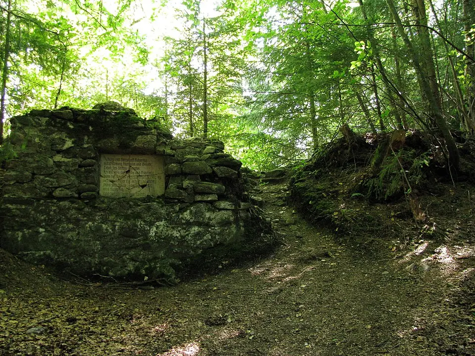 Slika: Gras-Ober · CC BY-SA 3.0 Burg Hohenegg (Allgäu)
