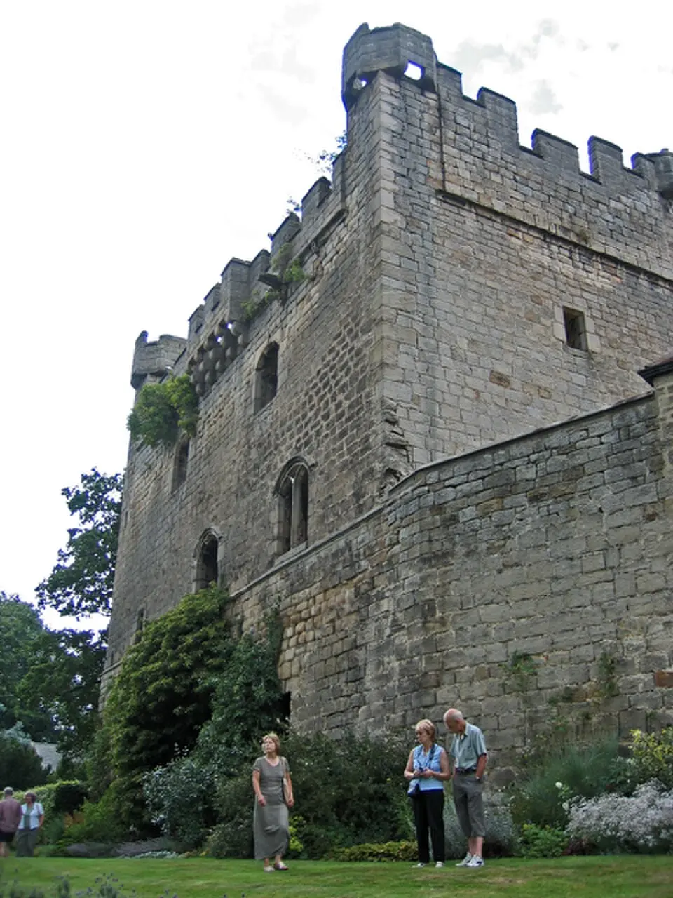 Bild: Dennis Lovett · CC BY-SA 2.0 Bywell Castle