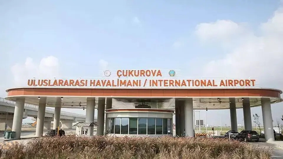 Bild: https://www.azernews.az/region/229758.html · CC BY 3.0 Flughafen Çukurova