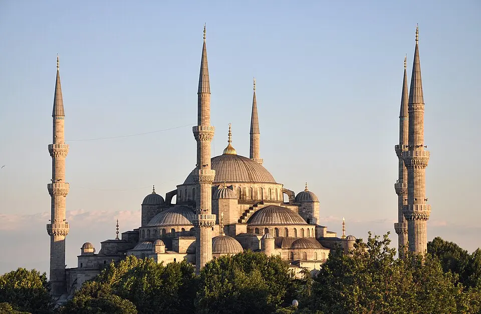 Bild: Moonik · CC BY-SA 3.0 Sultan-Ahmed-Moschee