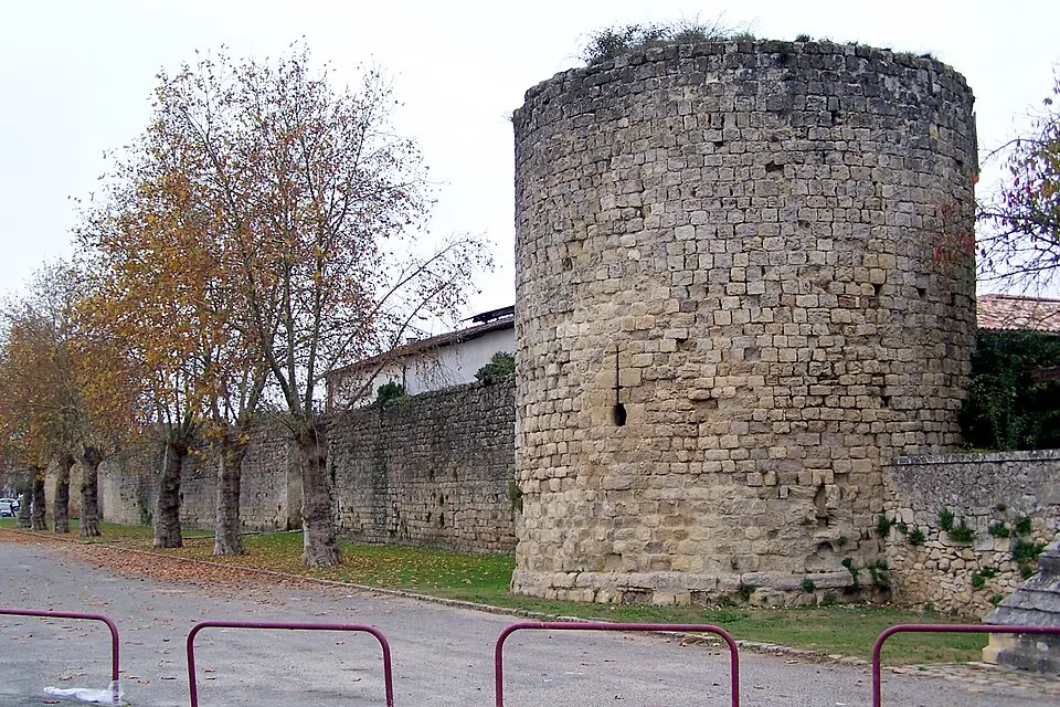 Slika: Henry Salomé · CC BY-SA 3.0 remparts de Cadillac