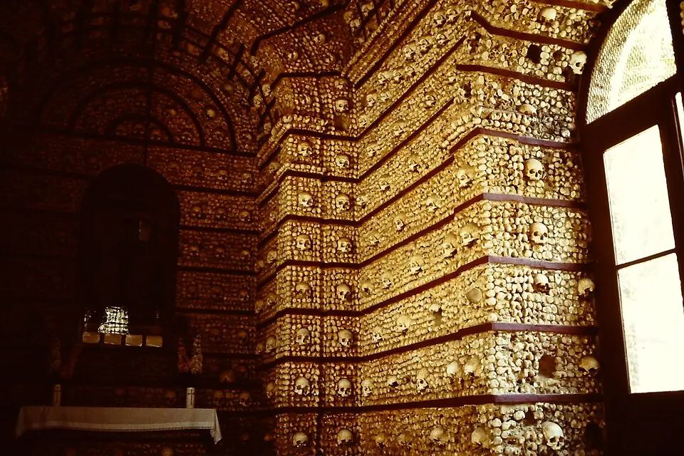 Bild: Wasquewhat · CC BY-SA 3.0 Capela dos Ossos