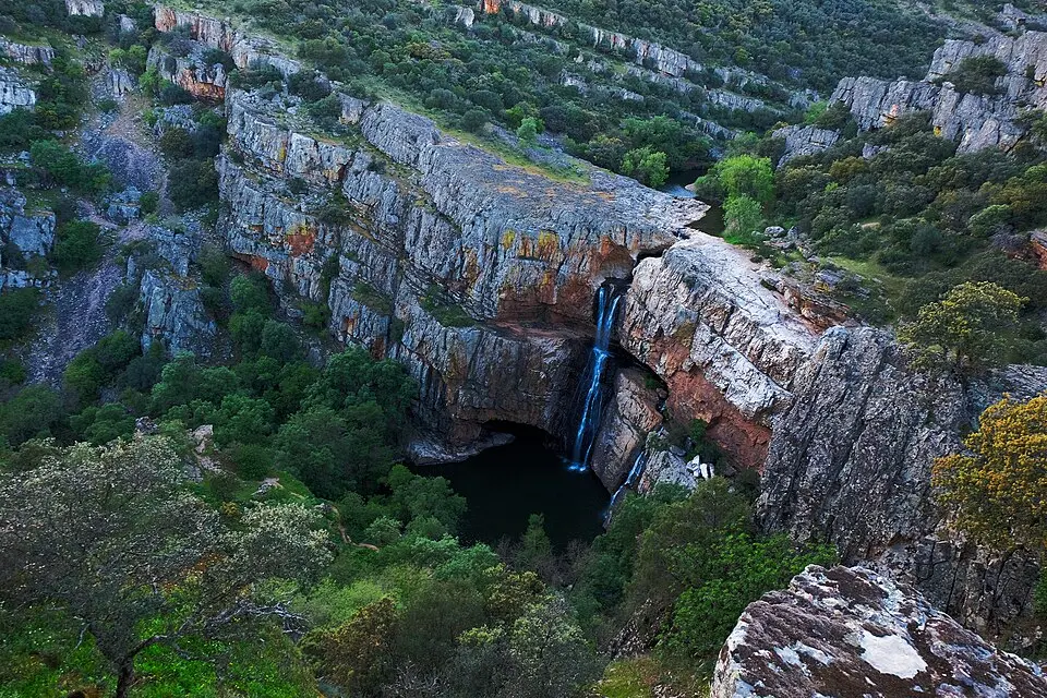 Bild: Niko35moral · CC BY-SA 3.0 ES Cascada de Cimbarra