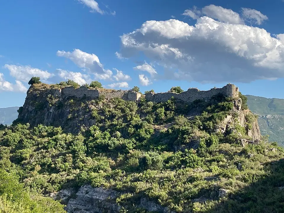 Slika: Romang · CC BY-SA 4.0 castillo de Borró