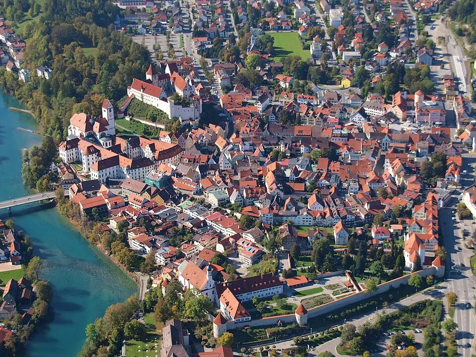 Bild: Wolkenkratzer · CC BY-SA 3.0 Füssen