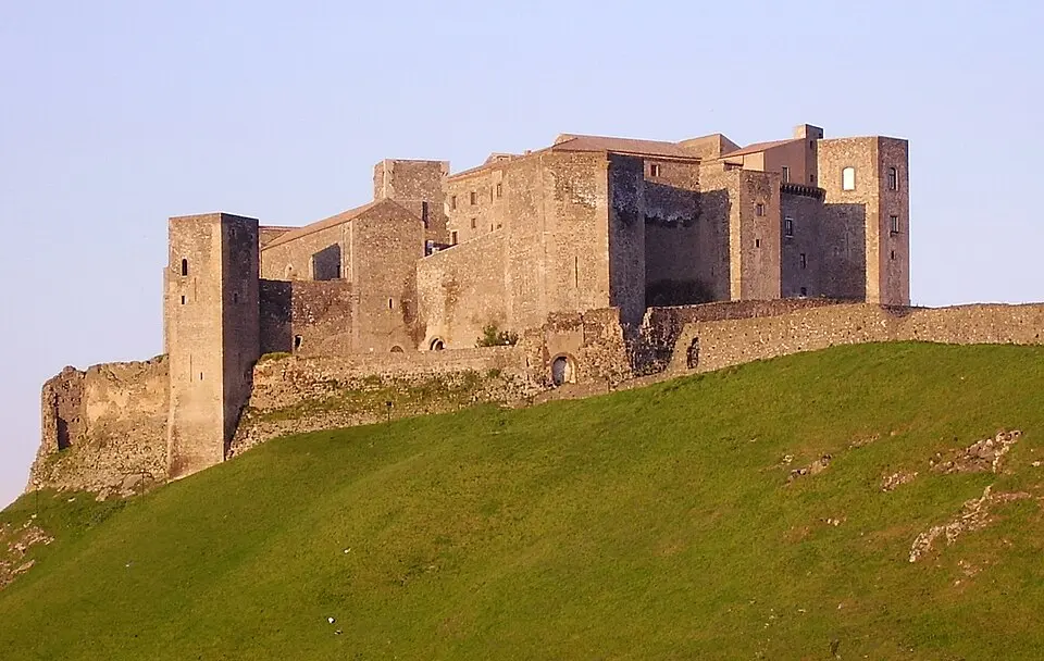 Hochgeladen von: Soerfm · CC BY-SA 3.0 Castello di Melfi