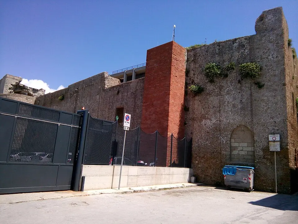 Bild: Civa61 · CC BY-SA 4.0 Castello di Terra
