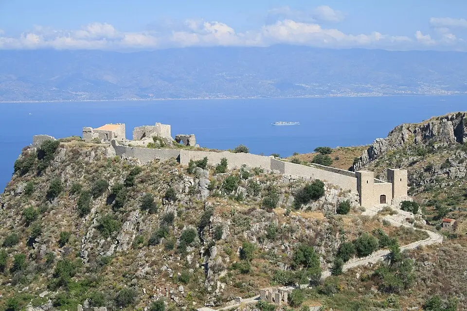 Bild: Cirimbillo · CC BY 3.0 Castello di Sant’Aniceto