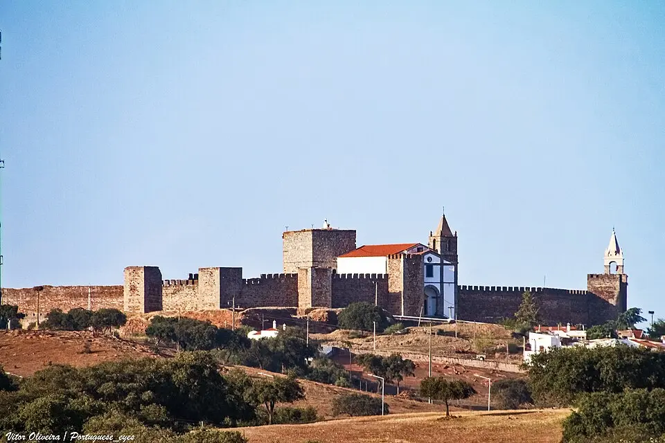 Bild: Vitor Oliveira from Torres Vedras, PORTUGAL · CC BY-SA 2.0 Castelo de Mourão