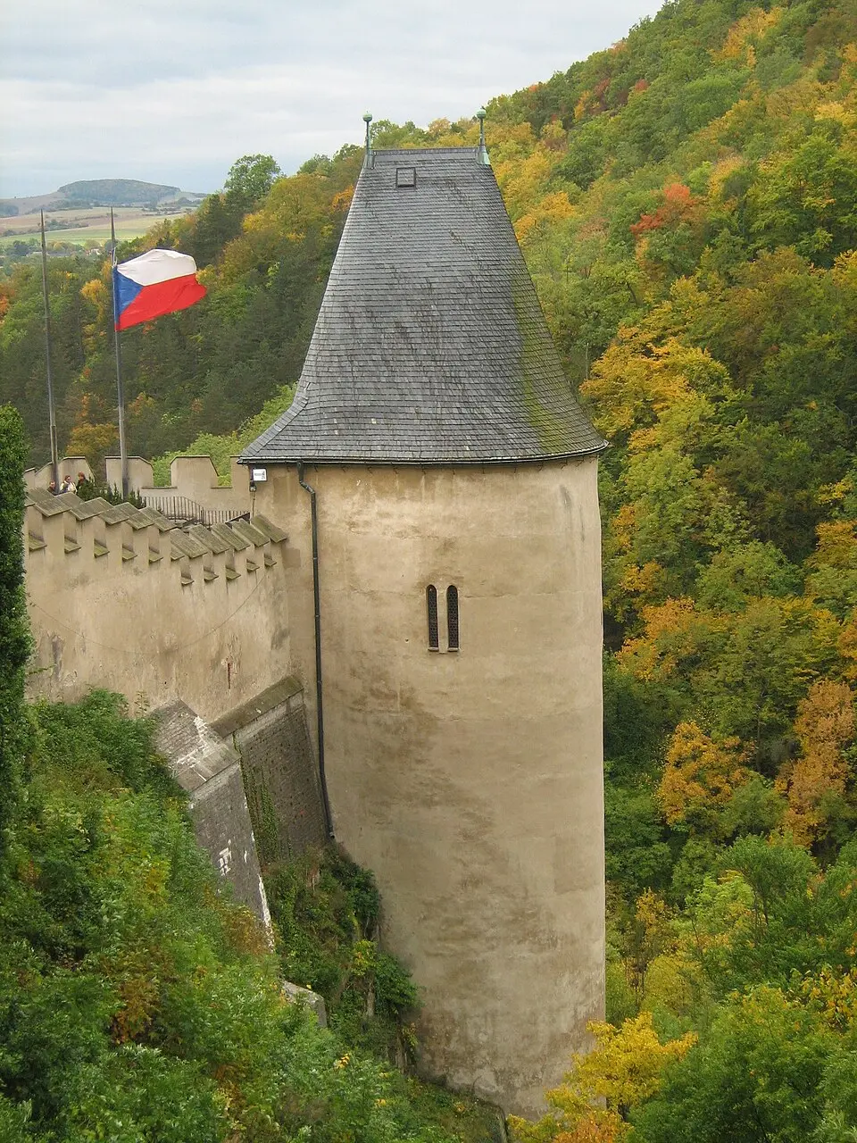 Immagine: BKP · CC BY-SA 3.0 Studniční věž na Karlštejně