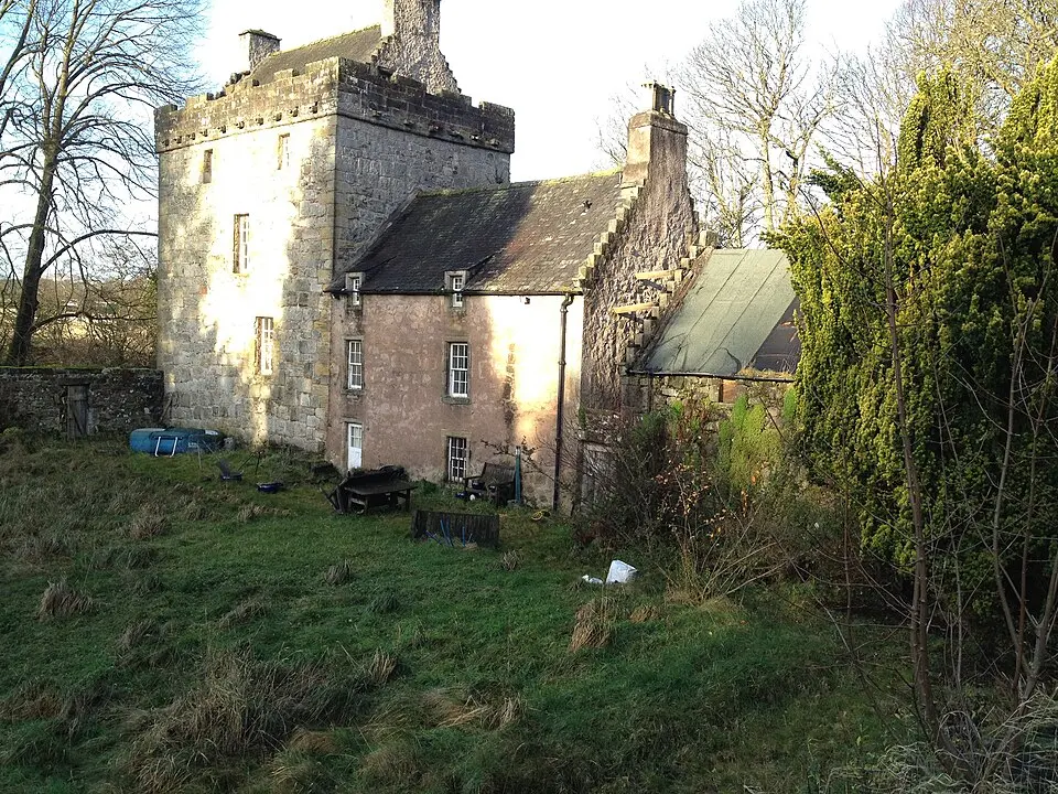 Obrázek: carrickstone emily · CC BY-SA 2.0 Castlecary Castle
