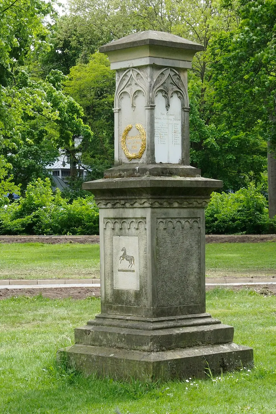 Immagine: Hajotthu · CC BY-SA 3.0 Langensalza-Denkmal (Celle)