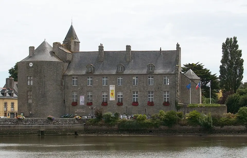 Bild: ROMAIN CORMIER · CC BY-SA 3.0 Burg Pont-l’Abbé