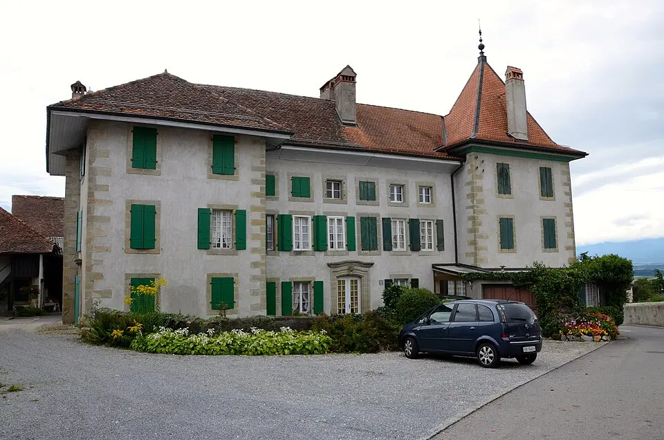 Immagine: Franck Schneider · CC BY-SA 3.0 Schloss mit Nebengebäude