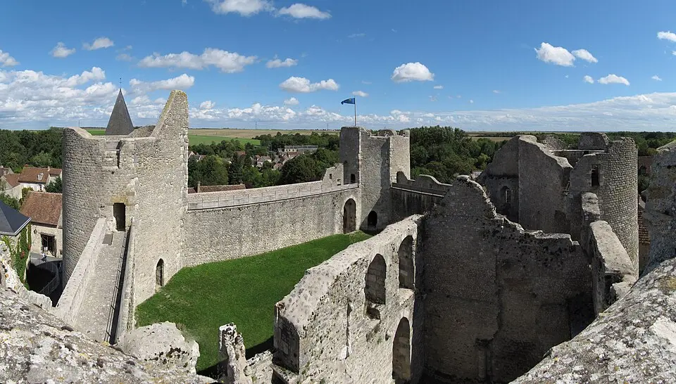 château d'Yèvre-le-Châtel