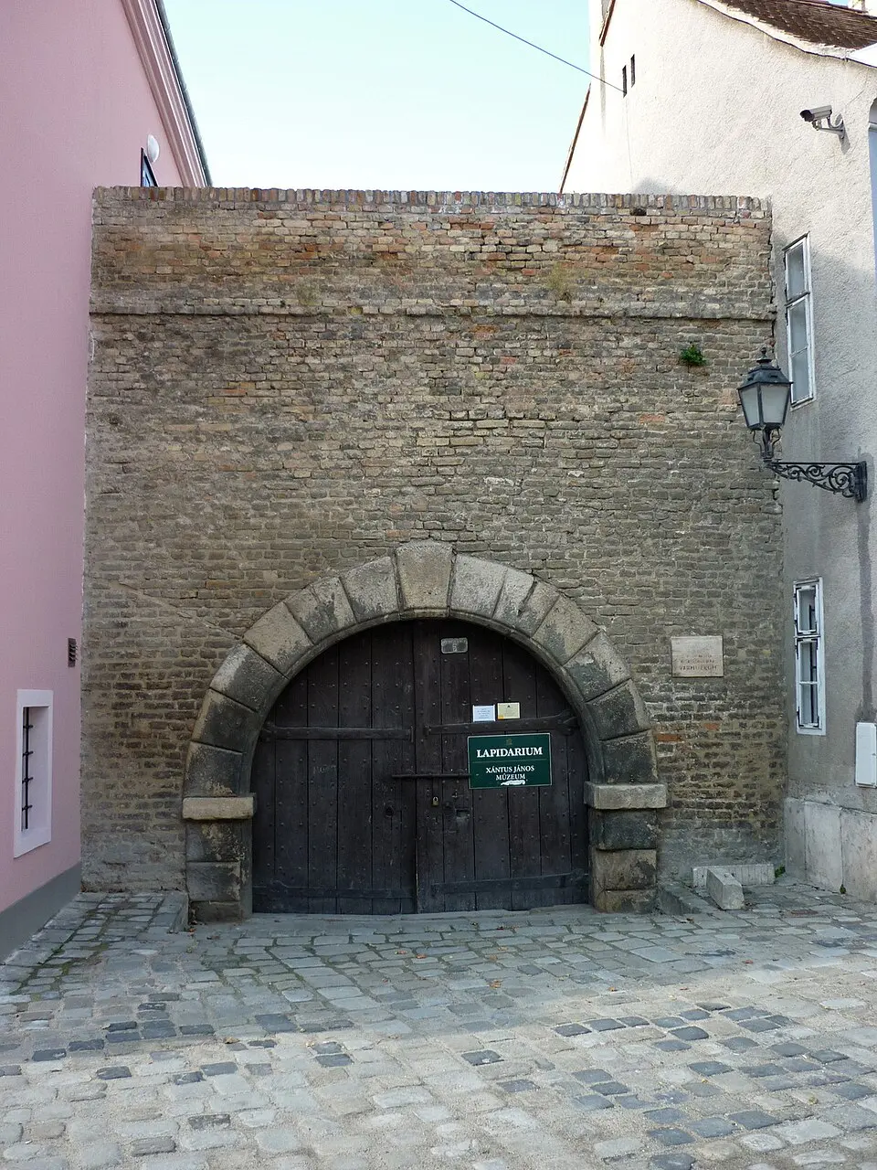 Obrázek: Glanthor (User:Glanthor Reviol) · CC BY-SA 2.5 HU Győr