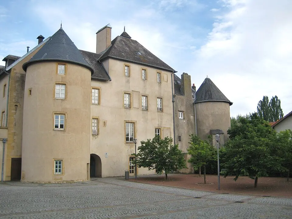 Bild: Original uploader was Aimelaime at fr.wikipedia · Public domain château Fabert