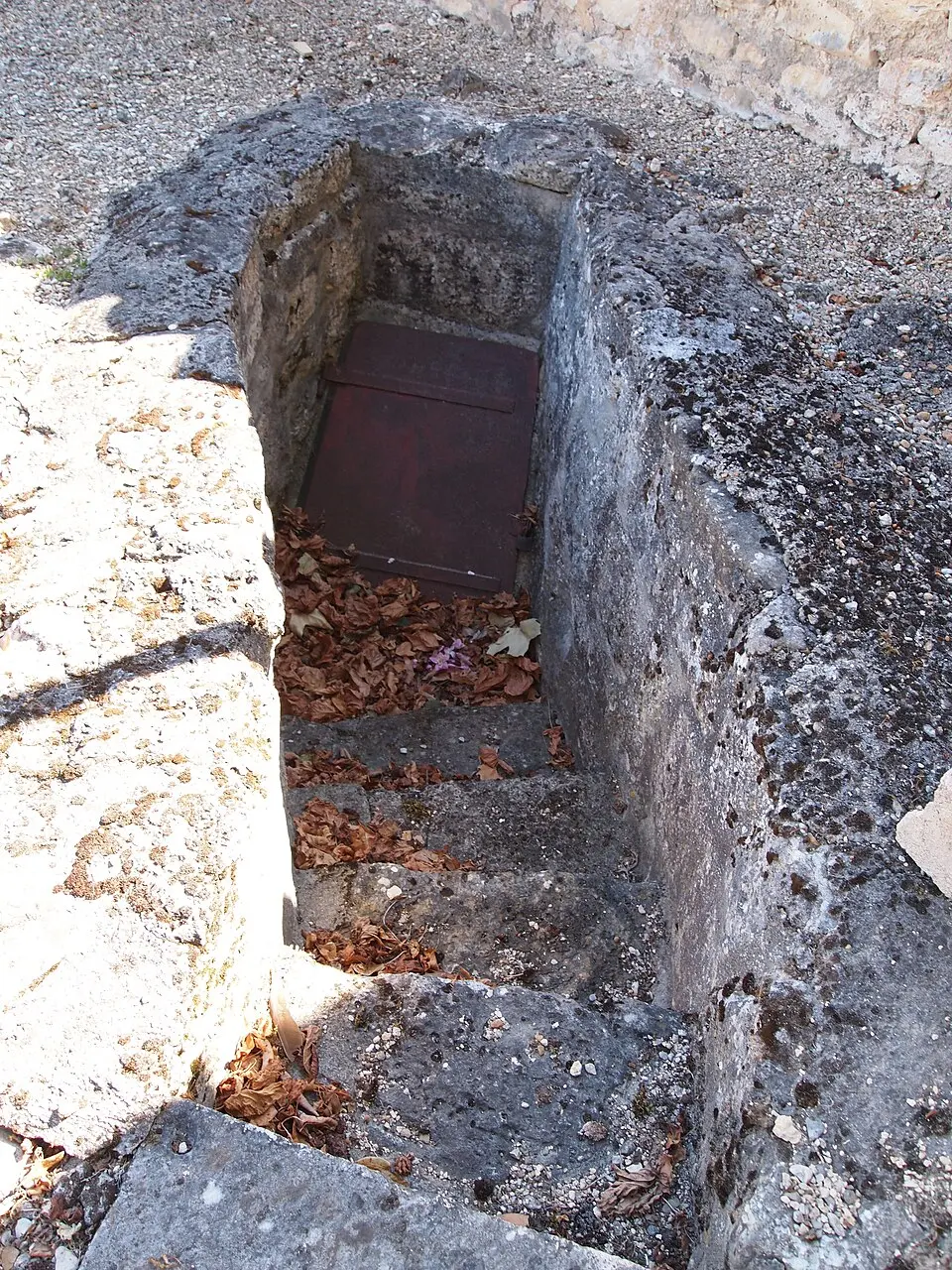 Bild: Rosier · CC BY-SA 3.0 ossuaire de Châteauneuf-sur-Charente