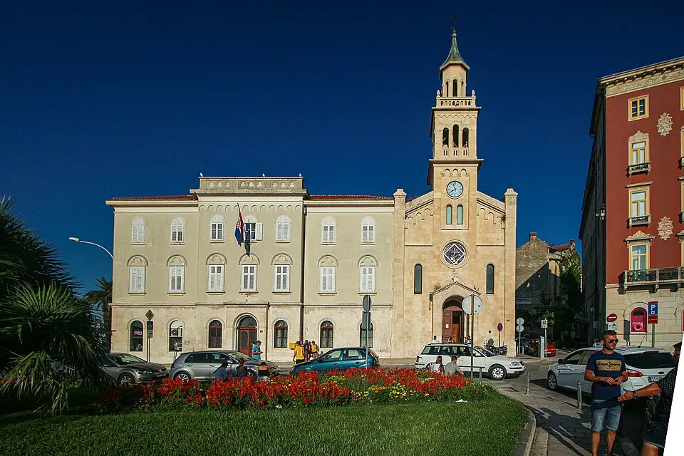 Bild: VitVit · CC BY-SA 4.0 Split: Eine Kirche in der Wachstube über dem Goldenen Tor