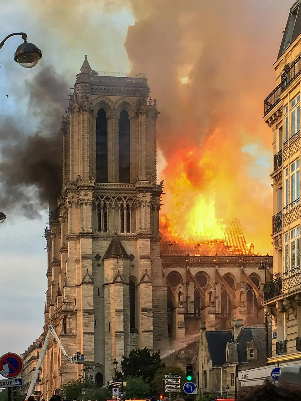 Požiar katedrály Notre-Dame v Paríži