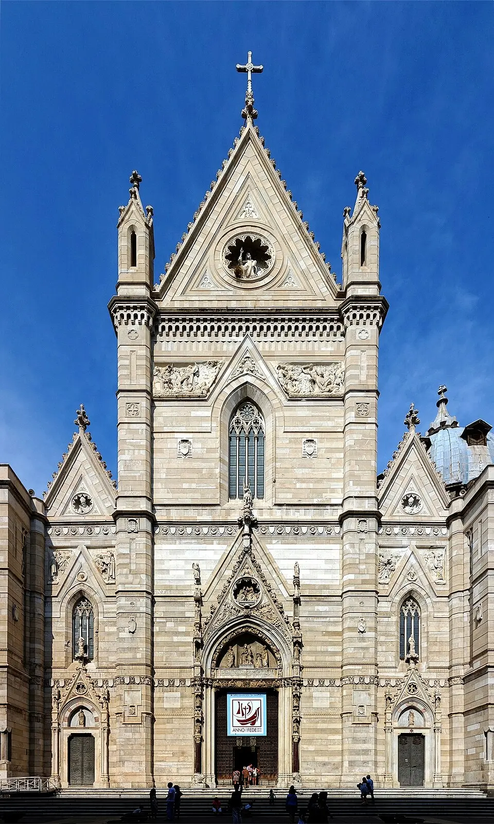 Bild: Velvet · CC BY-SA 3.0 Kathedrale von Neapel
