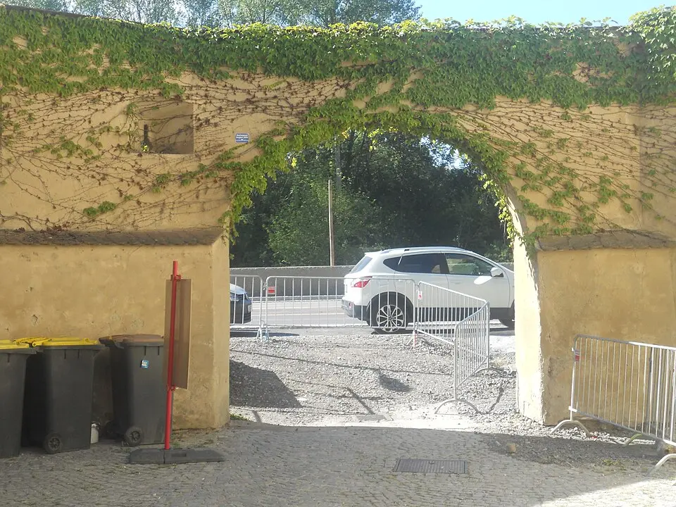 Bild: Maclemo · CC BY-SA 3.0 AT Stadttor, Sand- bzw. Wassertor