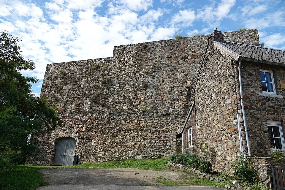 Image: Nenea hartia · CC BY-SA 4.0 château fort de Dalhem