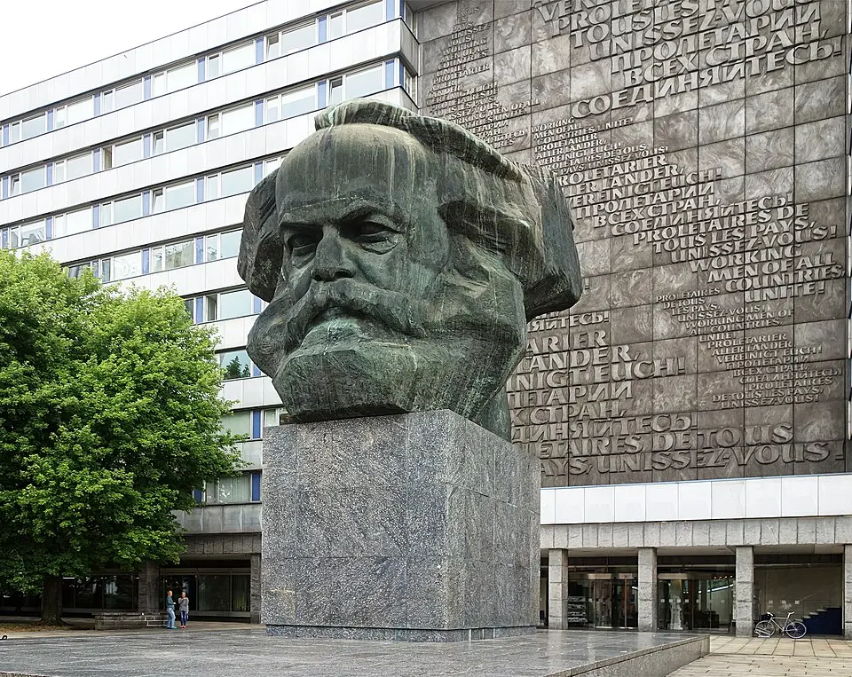 Bild: Velvet · CC BY-SA 4.0 Karl-Marx-Monument