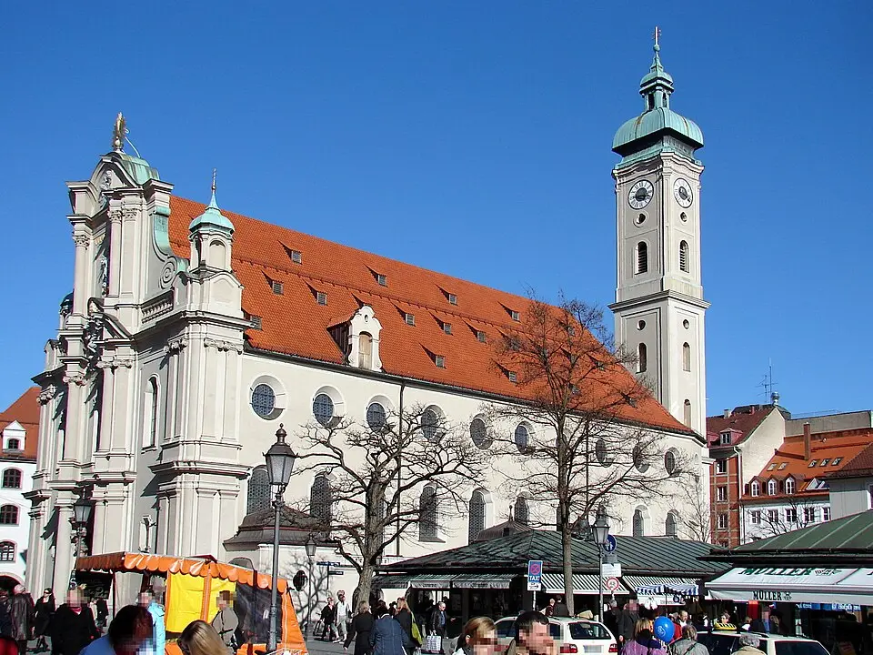 München: Ein Fenster zum Altar und die Kirche der Besatzer