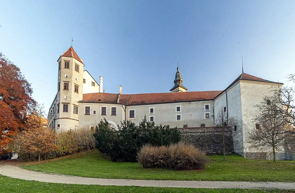 Telč: Die Kirche, die bis 1920 als Stadttheater diente