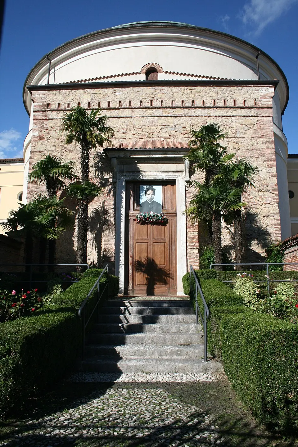 Bild: Belllissimo · CC BY-SA 4.0 chiesa della Sacra Famiglia