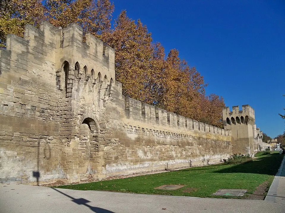 Immagine: Véronique PAGNIER · Public domain remparts d'Avignon