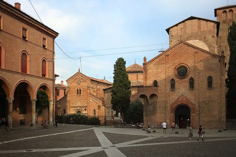Bild: Paolobon140 · CC BY-SA 4.0 Bologna: Die Mittagslinie von 66,8 Metern in San Petronio
