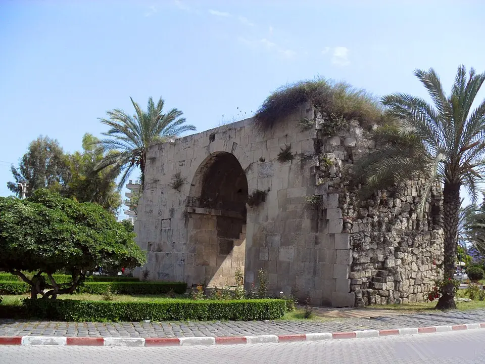 Bild: Nedim Ardoğa · CC BY-SA 3.0 Kleopatra Kapısı