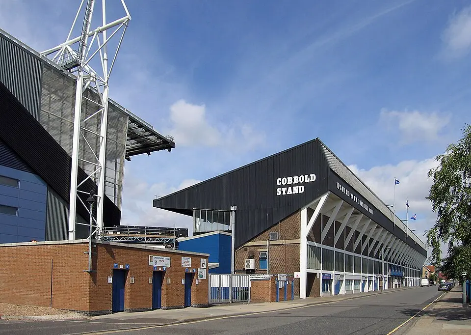 Nahrál: Solipsist~commonswiki · CC BY-SA 2.0 Portman Road