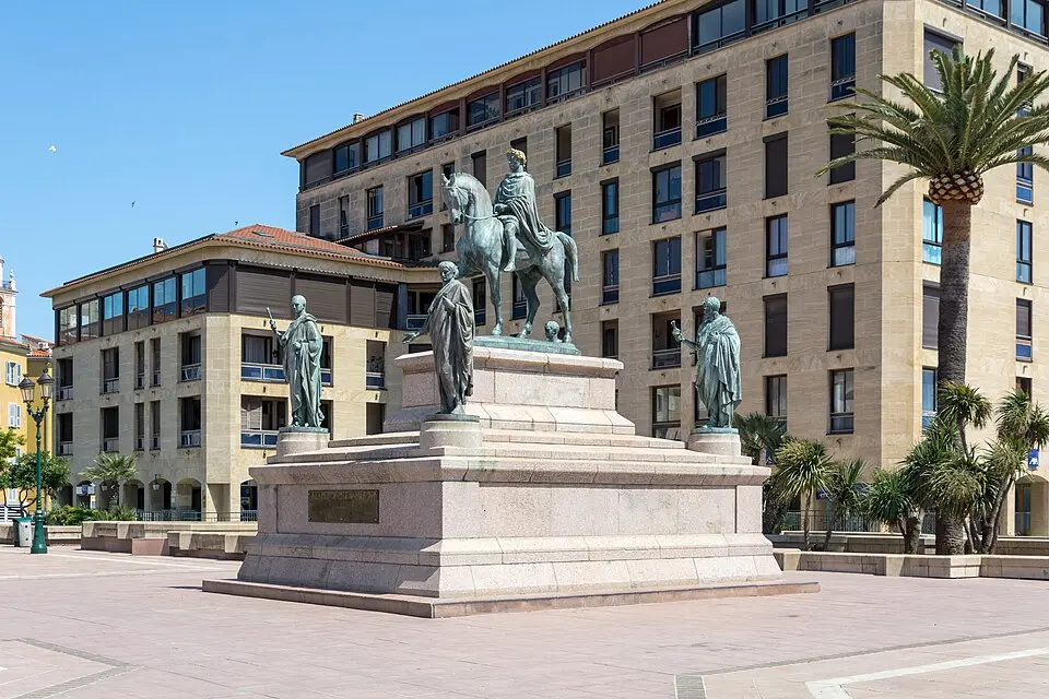 monument à Napoléon et ses frères