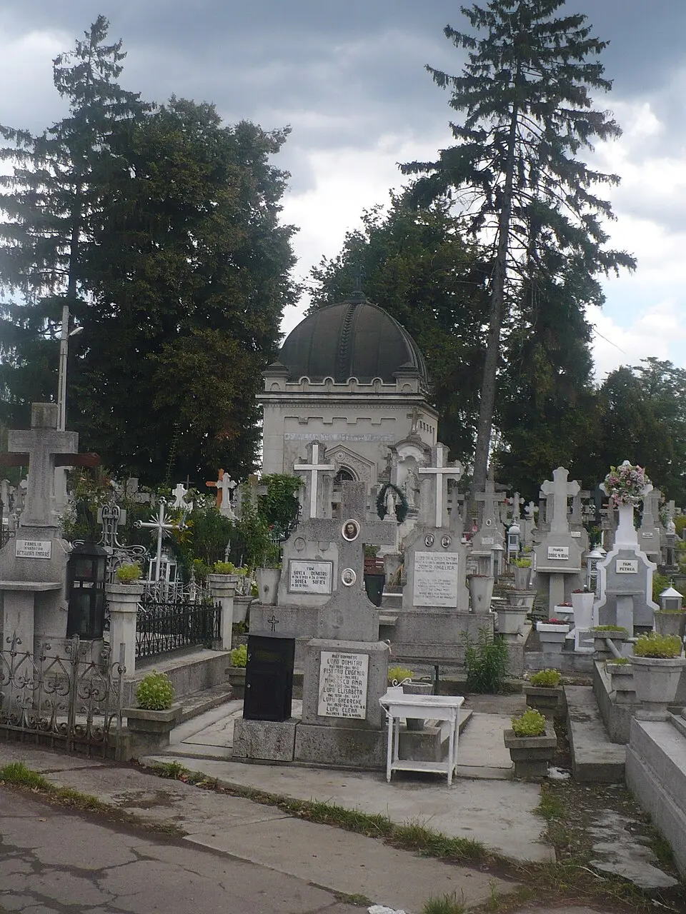 Bild: Herr Dirlewanger · Public domain Cimitirul „Eternitatea” din Iași