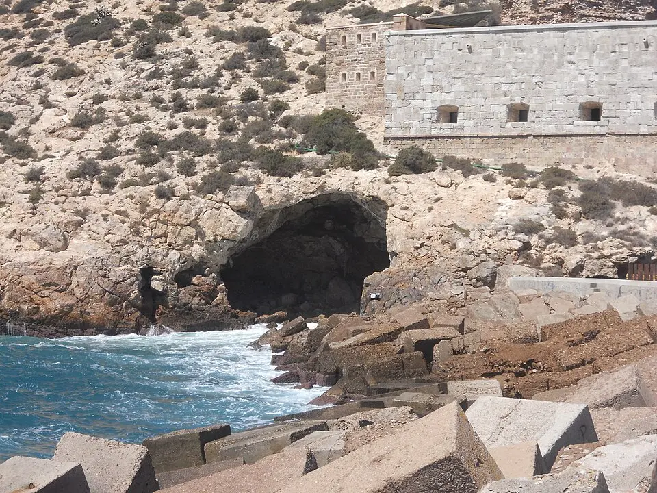 cueva de los Aviones