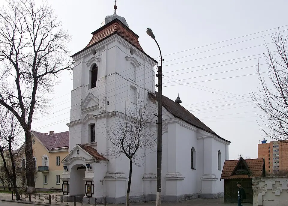 Bild: Maksimus · CC BY-SA 3.0 Касьцёл Сьвятога Караля Барамэя і кляштар камуністаў