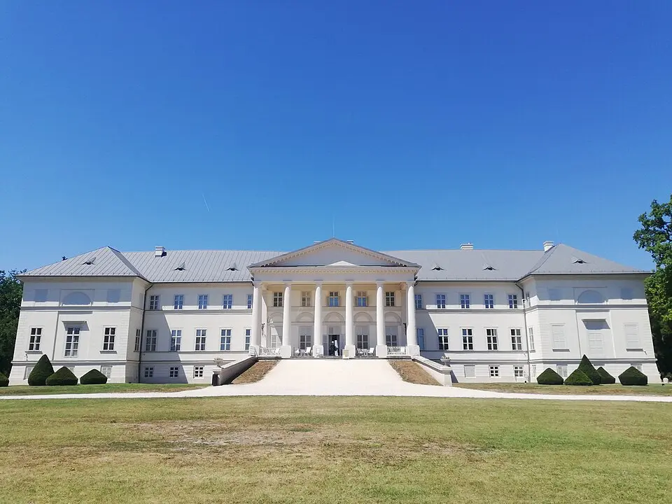 Bild: Szenasi · CC0 Schloss Festetics (Dég)
