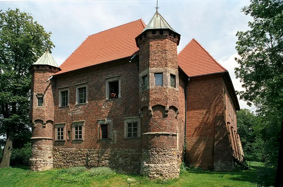 Bild: Jerzy Strzelecki · CC BY 3.0 Burg Dębno