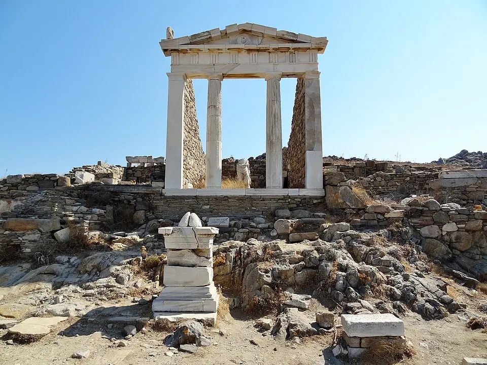 Obrázek: Olaf Tausch · CC BY 3.0 Temple of Isis (Delos)