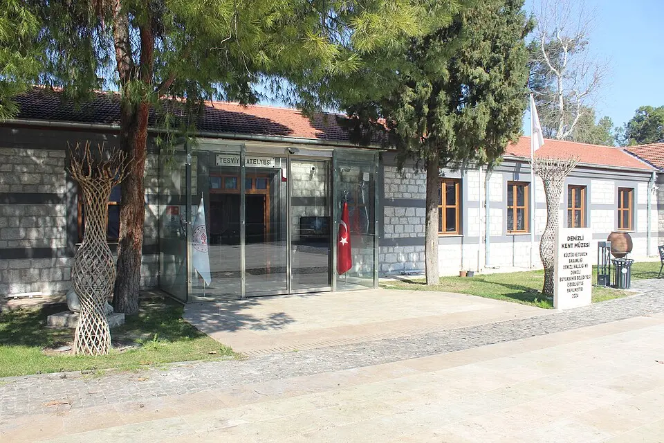 Image: Biologg · CC BY-SA 4.0 Denizli Kent Müzesi