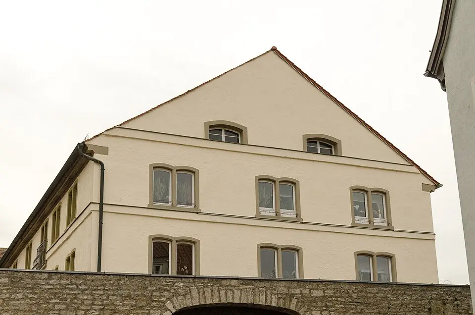 Ehemaliger Zehnthof, dann Franziskanerinnenkloster, jetzt Weingut