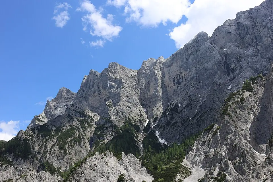 Obrázek: Aushelfer · CC BY-SA 3.0 AT Dachl