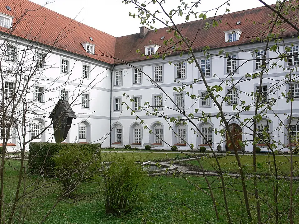 Bild: Photo: Andreas Praefcke · CC BY 3.0 Klosteranlage des ehemaligen Augustiner-Chorherrenstiftes, jetzt Kloster St. Vinzenz der Barmherzigen Schwestern vom heiligen Vinzenz von Paul