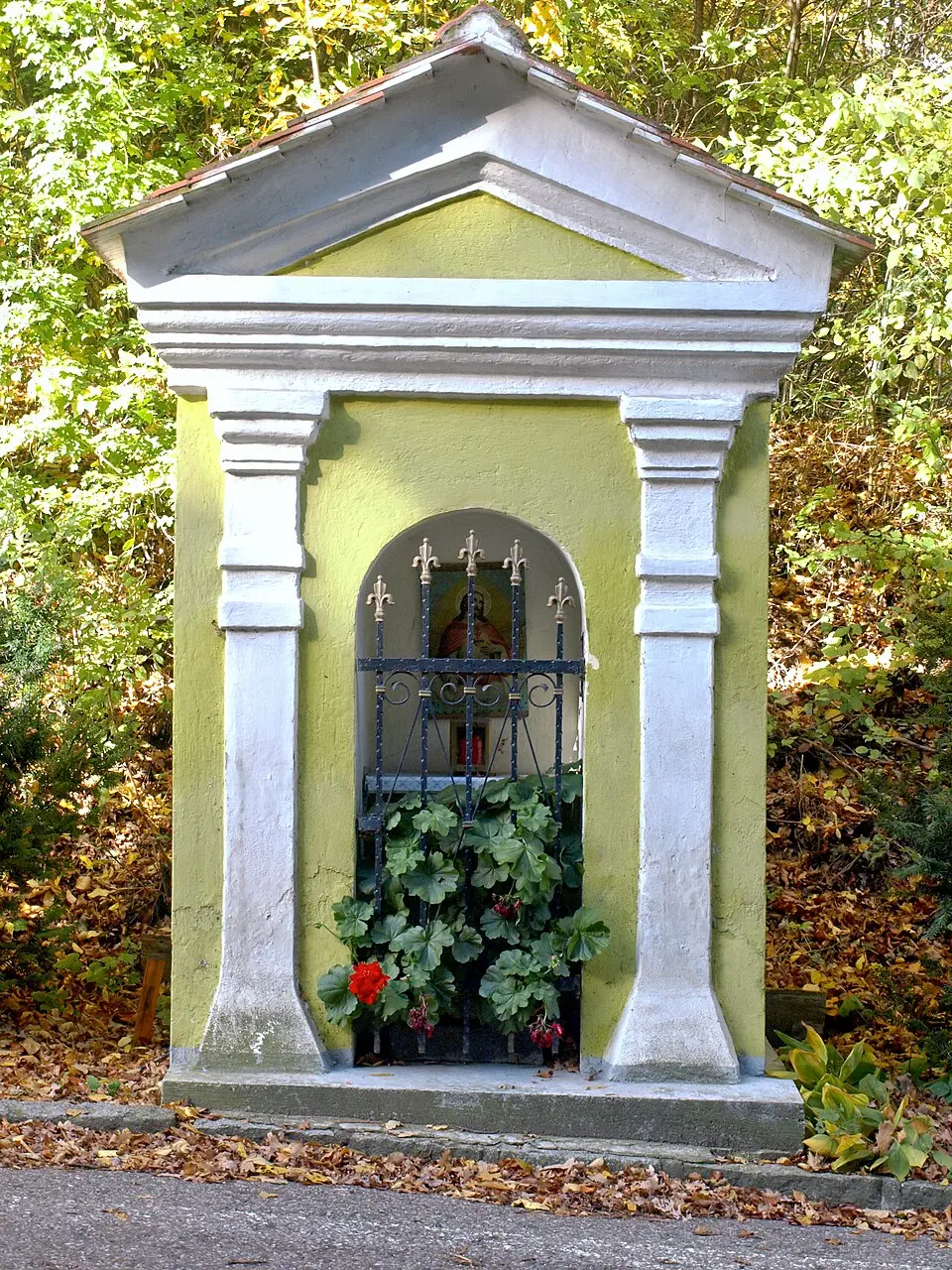 Bild: Grubernst (talk) · CC0 Wegkapelle
