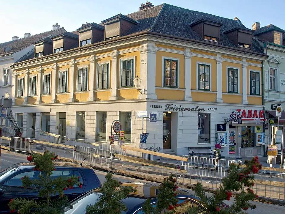Bild: Grubernst (talk) · CC0 Bürgerhaus