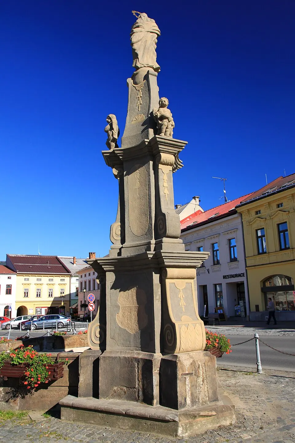 kašna se sochou P. Marie Immaculaty